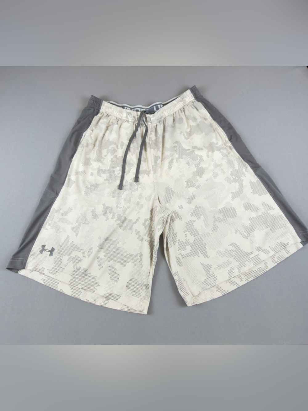 Under Armour Men’s Cream & Gray Camo Athletic Shorts